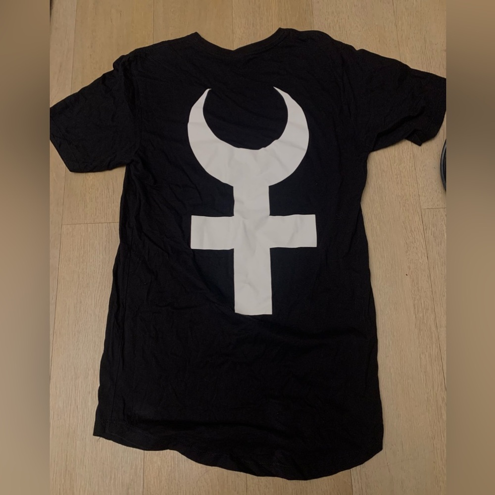 Kerli shirt size Small .